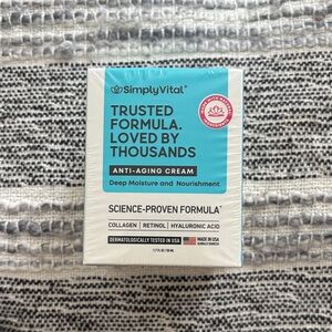 SimplyVital Anti-Aging Cream - Blue and White